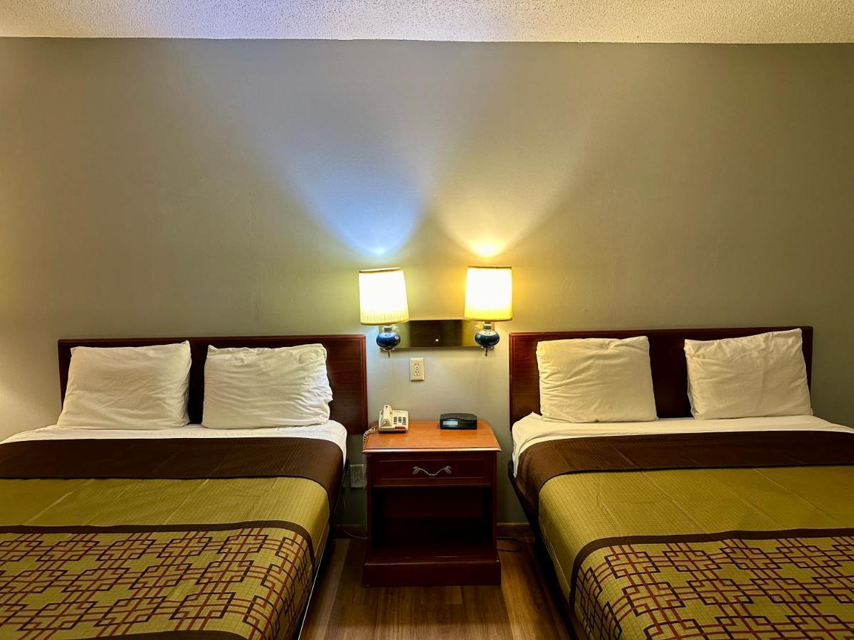 Thunderbird Motor Inn Baraboo Buitenkant foto