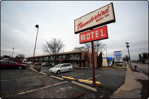 Thunderbird Motor Inn Baraboo Buitenkant foto