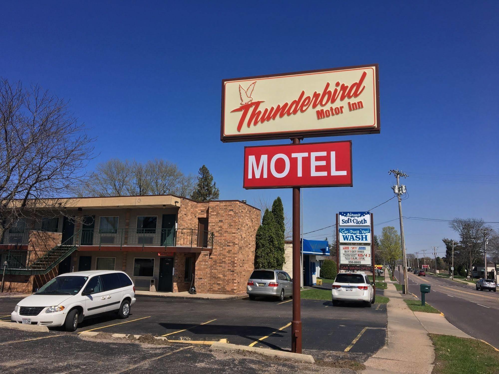 Thunderbird Motor Inn Baraboo Buitenkant foto